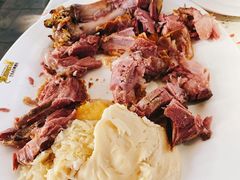 脆烤猪膝配德式酸菜、面包丸-巴伐利亚啤酒坊(意式风情街店)