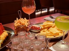-FOUR PLAY BAR