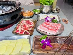 -围炉肉舍•炭烤活鳗•丹东海鲜烤肉(步行街店)