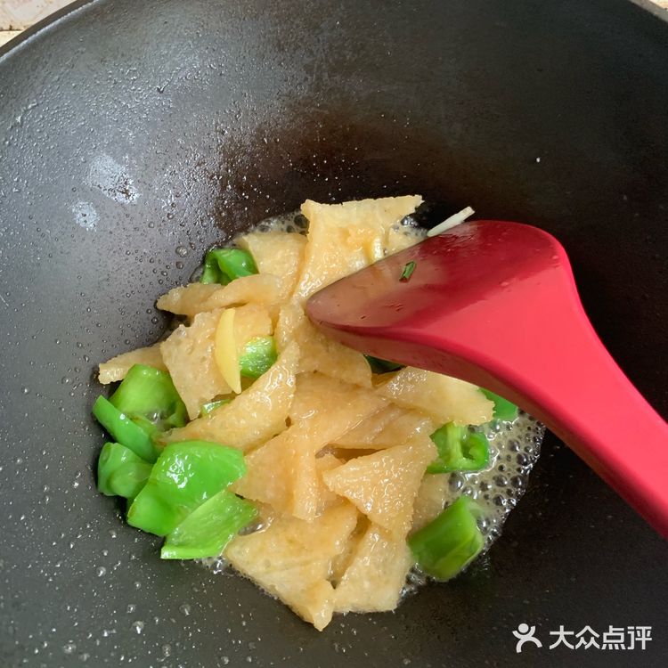 七月烈日厨房之十四弹牙的爆炒肉皮