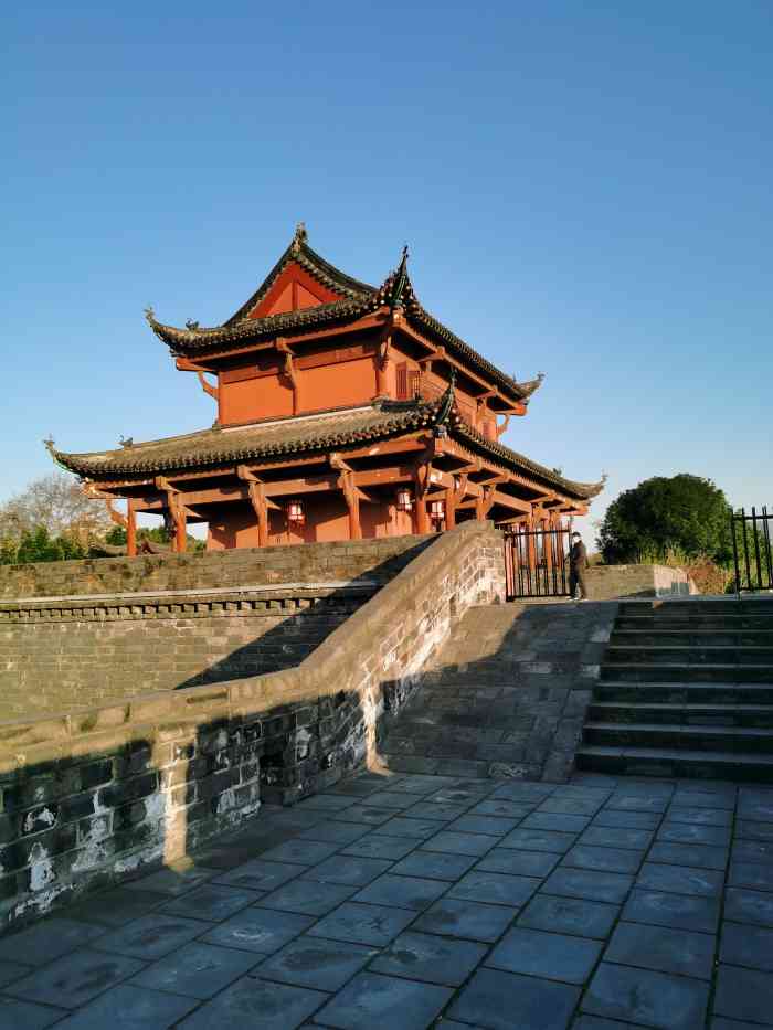 楚望台遗址公园-"今天休息我带着孩子到武昌区梅家山楚望台遗.