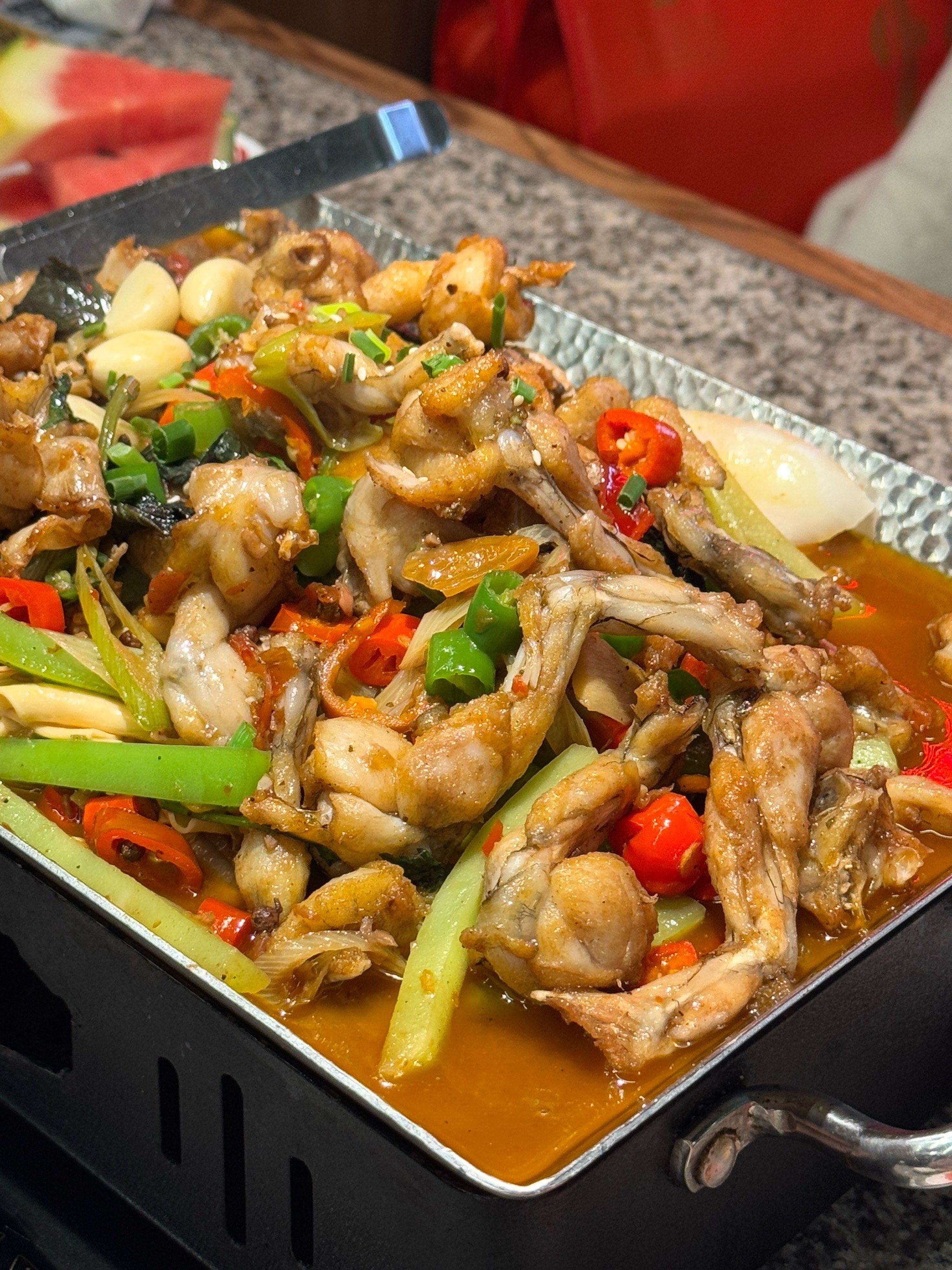 香香辣辣的牛蛙