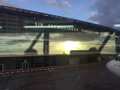 -西沃古尔·拉姆古兰爵士国际机场