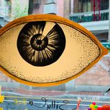 眼睛… 我是一個喜歡收藏 眼睛裝飾品的愛好者！