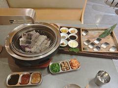 -围炉肉舍•炭烤活鳗•丹东海鲜烤肉(步行街店)