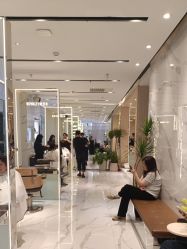 -罗亚帝造型·烫发染发