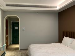 -泸州泸舍酒店(江阳区水井沟步行街店)