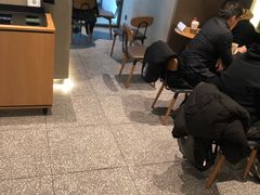 等位区-星巴克(北京中化大厦店)