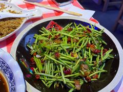 藜蒿炒腊肉-饶品富牛魔王辣味烧菜馆(船山路总店)