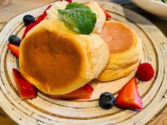 莓果奶油芝士舒芙蕾松饼-UPPER KITCHEN(延安路店)