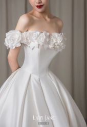 -Lady  Jane高端婚纱礼服馆