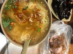 -亮亮面馆(经六路店)
