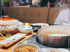 -洪氏嗨捞·广东猪肚鸡·椰子鸡火锅(西咸万象城店)