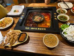 -老牌坊云南鱼豆花火锅(爱建店)