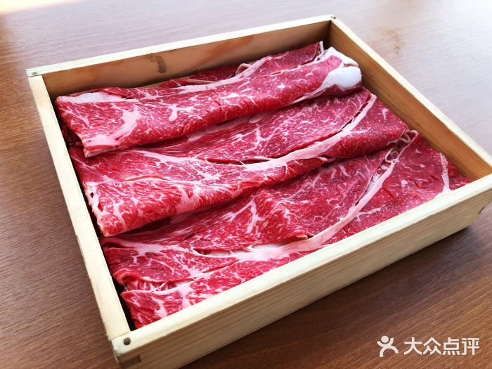 鍋ぞう(新宿西口店)黑毛和牛肩肉图片