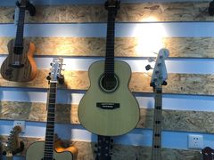 -八度音乐吉他教室(汉广店)