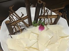 -老牌坊云南鱼豆花火锅(哈西万达店)