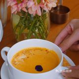 和闺蜜是下午去的，点了咖啡️、气泡水和西餐