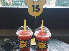 -莓园冰淇淋店