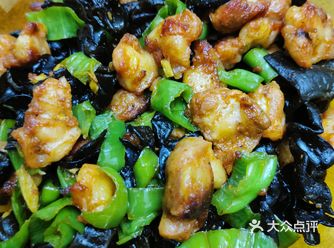 匆匆忙忙回到家，冰箱里只剩下一点菜，发挥我的特长