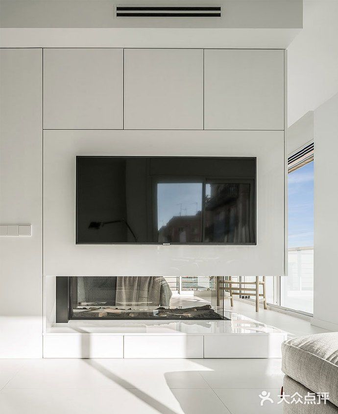 最后他们选择了最简约的风格