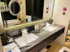 -天津京基皇冠假日酒店