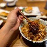服务生超级热情，会主动来介绍店里的特色菜