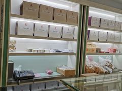 面包甜点陈列柜-上海哈尔滨食品厂(淮海中路店)