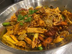 -愉肴麻辣香锅(中山路店)