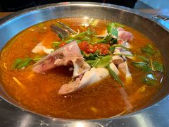 -野山舂·贵州现舂酸汤火锅(鸿通城店)