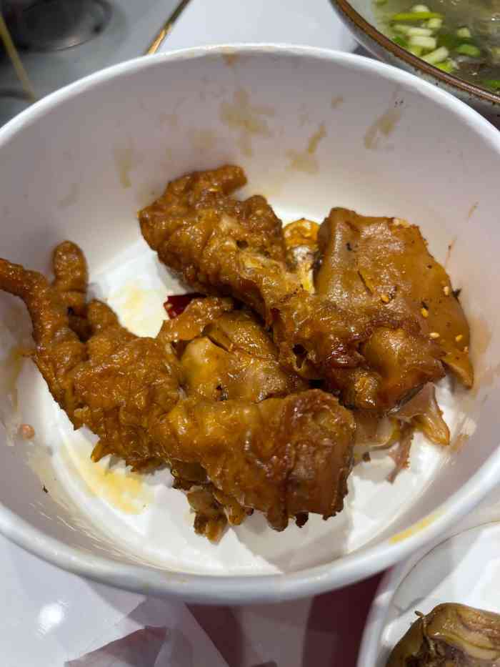 骆总督-"[薄荷]环境:位置在正弘城的8楼美食聚."-大众点评移动版