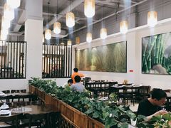 大堂-胡须哥网红竹筒菜