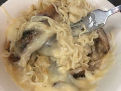 猪颈肉芝士捞公仔面-新记餐厅(香槟大厦店)