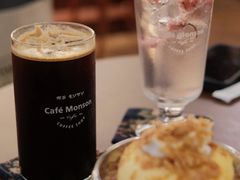 -Café Monson