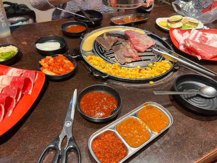 本味韩国料理-"在抖音上中草的一家烤肉家.于是元宵节那天.