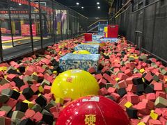 -嘿哟动霸CHUA·新潮玩运动娱乐中心·蹦床滑冰团建乐园