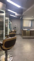 -变画·发型STUDIO