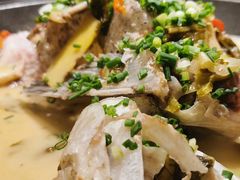 煎香酸菜半边鱼-渔悦潇湘·酸菜煮鱼(岳麓山店)