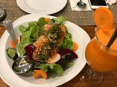 -Chom Cafe and Restaurant