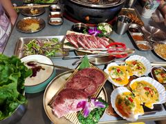 -围炉肉舍•炭烤活鳗•丹东海鲜烤肉(步行街店)