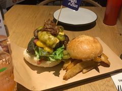 经典大汉堡-The Diner X餐厅(青岛万象城店)
