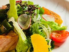 岩燒低溫三文魚沙拉-Kathleen's Waitan 凯圣琳江景西餐厅(外滩店)