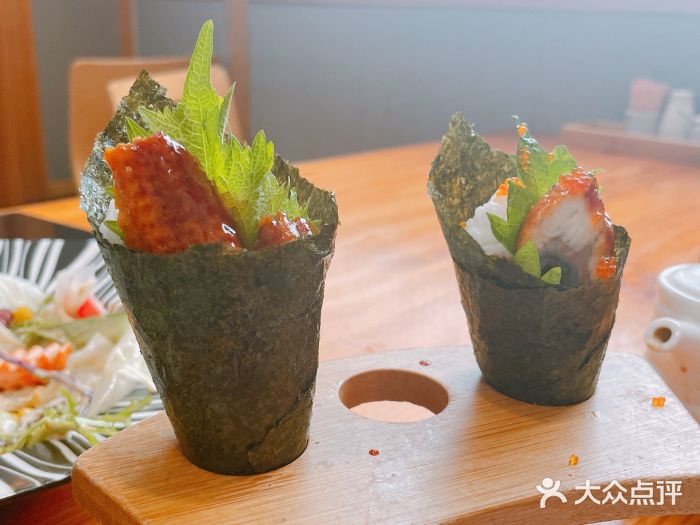 鲁山人日本料理·放题·套餐(松卫北路店)鳗鱼手卷寿司图片