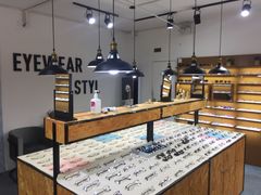 -罗伯特眼镜·蔡司官方授权(罗湖国贸店)