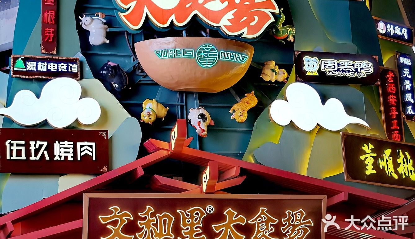 武汉游玩丨夜晚的江汉路步行街