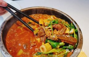 Stone Pot Braised Beef with Bamboo Shoots