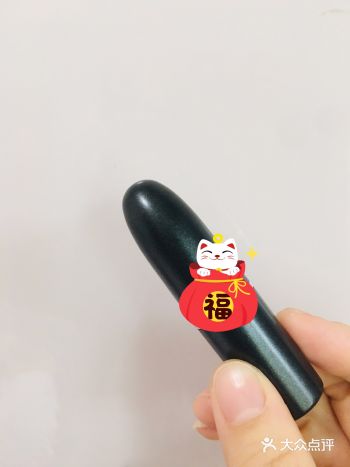 我也是个跟风的人，以前看别人推介啥口红就盲目的买