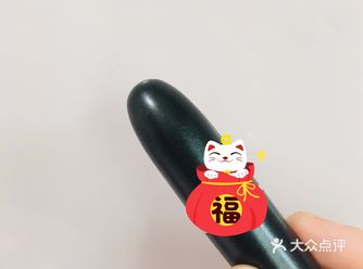 我也是个跟风的人，以前看别人推介啥口红就盲目的买