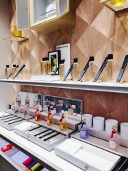 -法国娇兰精品店