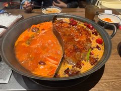 番茄牛油鸳鸯锅底-袁山山重庆火锅(丈八北路店)